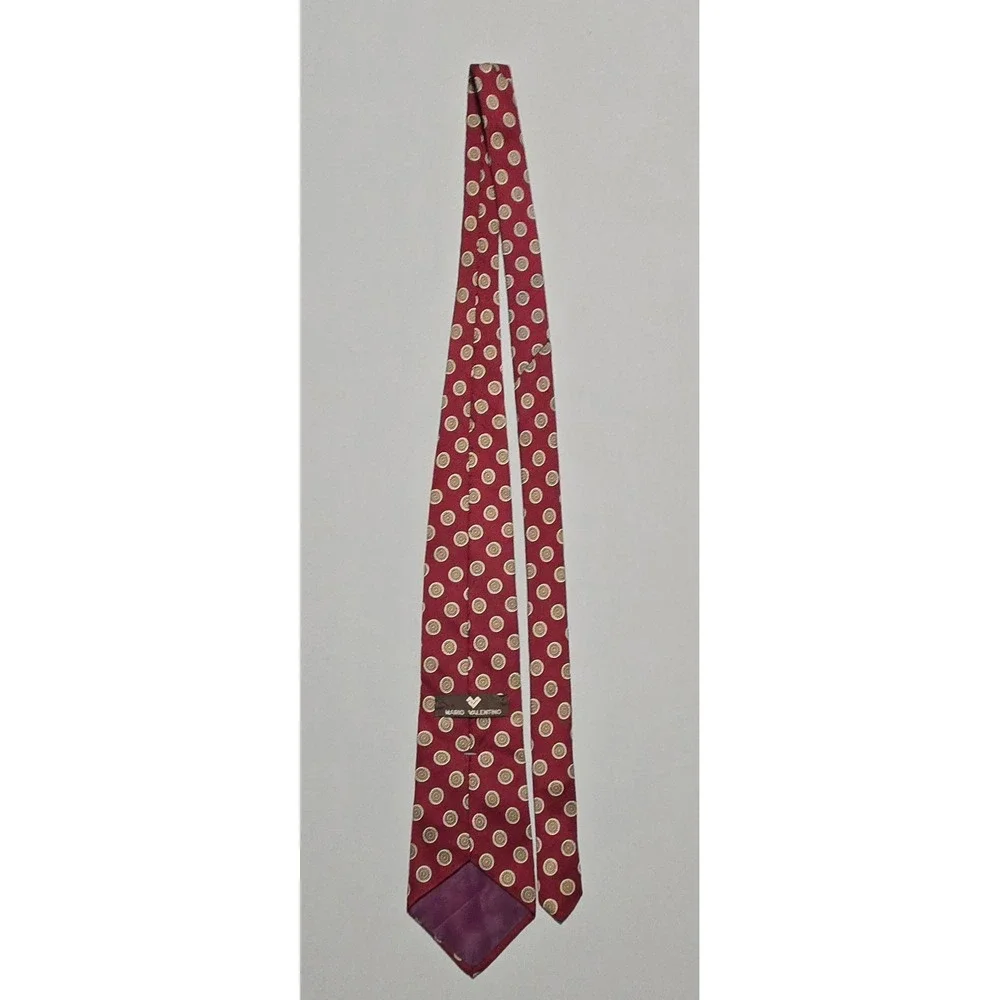 Mario Valentino Necktie Italian Silk USA Medallion Geometric Burgundy 3.75x58